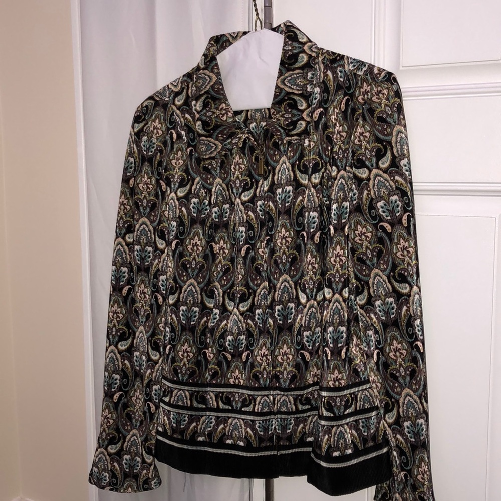 Jacket size Large zipper front